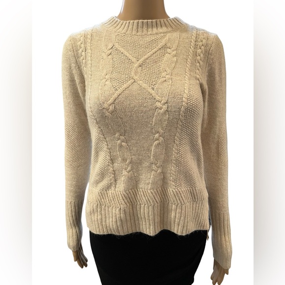 Beautiful knit sweater - Picture 2 of 9